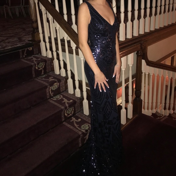 Beautiful navy blue sequins gown - Picture 3 of 3